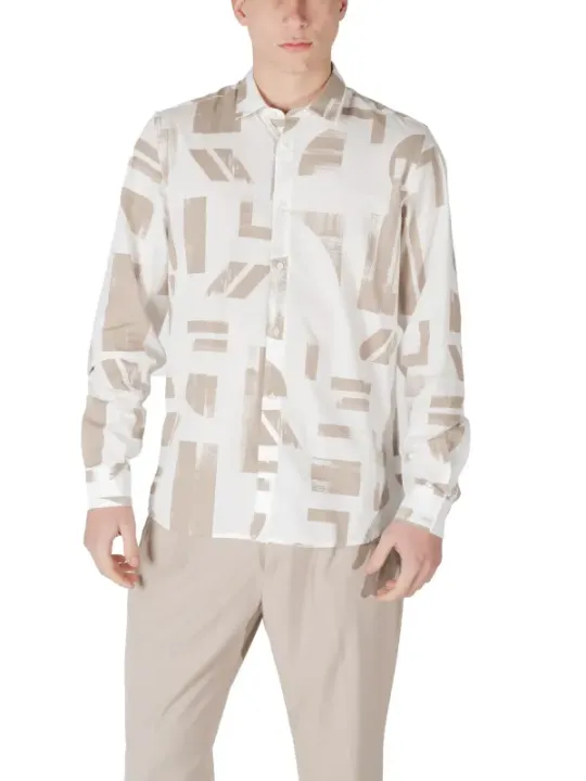 Männliche Seidenhemd mit geometrischem Muster