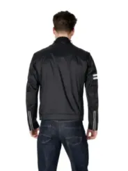 Schwarze blaue Nylonjacke mit Streifen