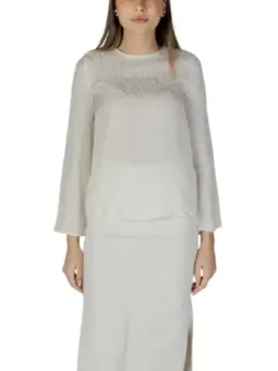 Weißes Top mit schwarzem Pelzmuster