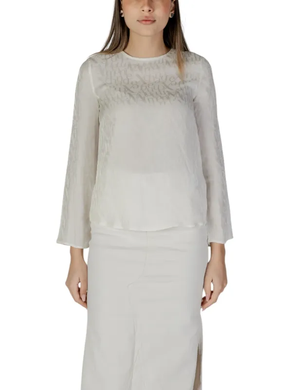 Weißes Top mit schwarzem Pelzmuster