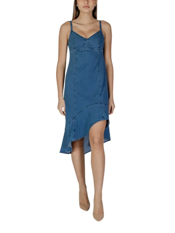 Leichter blauer Desigual Denim-Sommerkleid