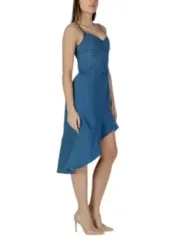 Asymmetrisches Jeanskleid mit V-Ausschnitt