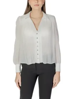 Weiße Bluse mit Puffärmeln