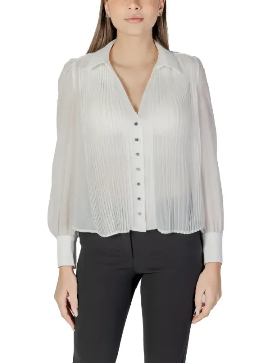 Weiße Bluse mit Puffärmeln