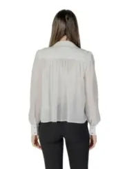 Silbergraues Hemd mit schwarzem Streifen