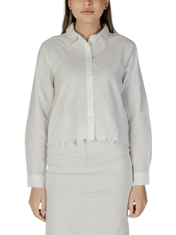 Weiße Bluse mit Fransenärmeln