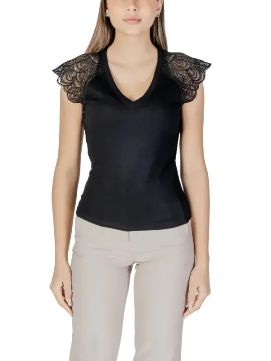 Schwarzes Oberteil mit Spitzeärmeln