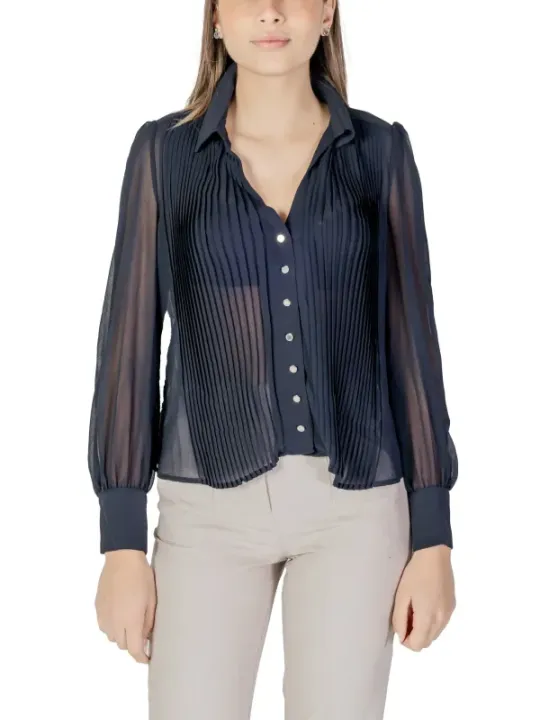 Marineblaue Bluse mit Falten und Knöpfen