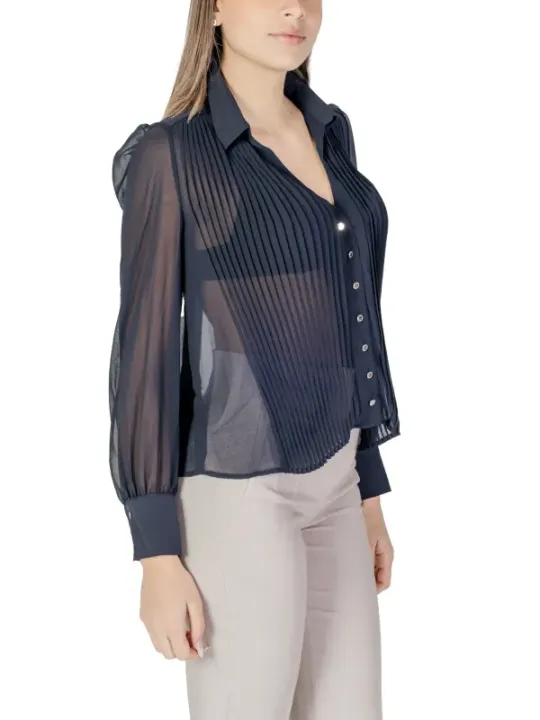 Transparente Bluse mit Falten und Kragen