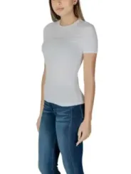 Weißes T-Shirt und Jeans