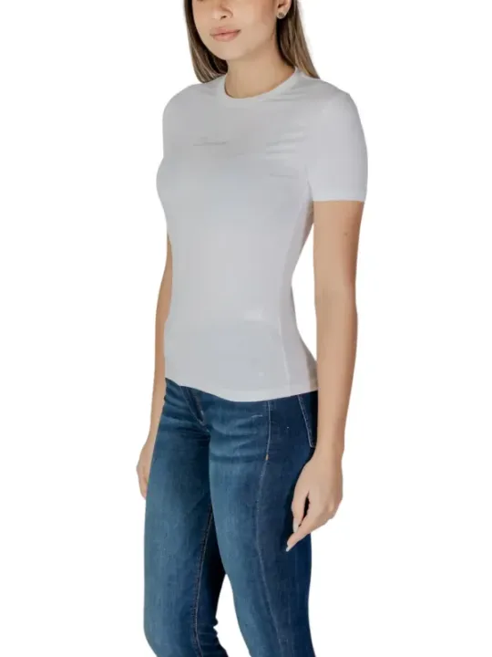 Weißes T-Shirt und Jeans