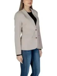 Beiger Damenblazer, schmal geschnitten