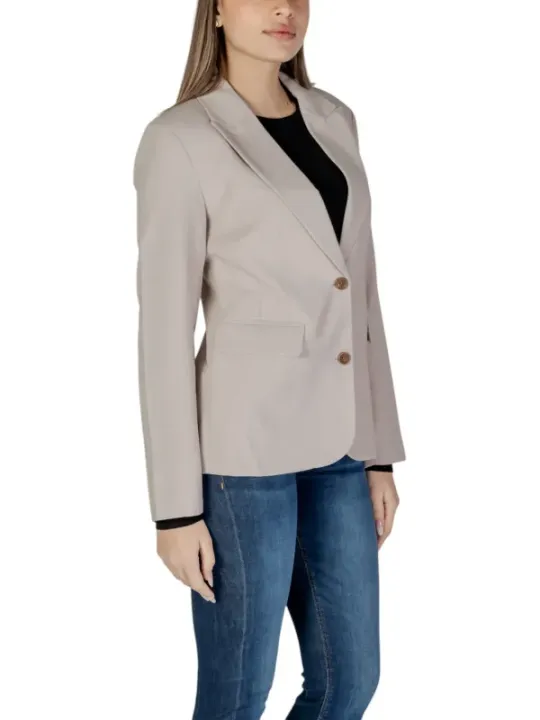 Beiger Damenblazer, schmal geschnitten