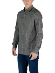 Graues Hemd mit geometrischem Muster