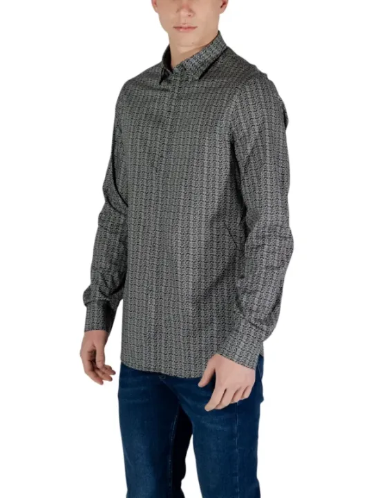 Graues Hemd mit geometrischem Muster