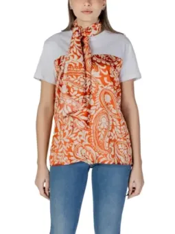 Orangene Seidenbluse mit Bindekragen