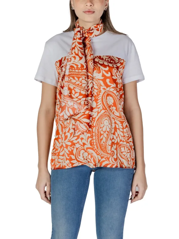 Orangene Seidenbluse mit Bindekragen