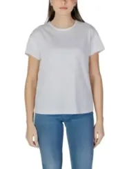 Weißes T-Shirt mit Jeans