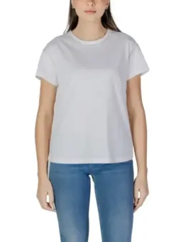 Weißes T-Shirt mit Jeans