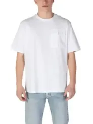 Weißes T-Shirt mit Jeans