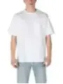 Weißes T-Shirt mit Jeans