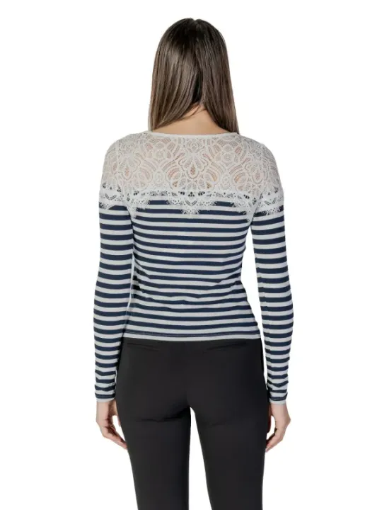 Gestreiftes Oberteil mit Spitze hinten