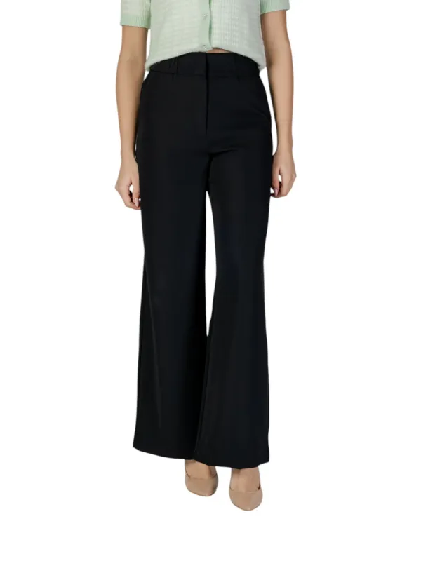 Schwarze ausgestellte Hosen mit Naht