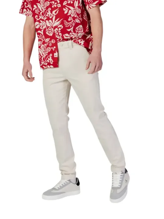 Helle Skinny Jeans mit Umschlag