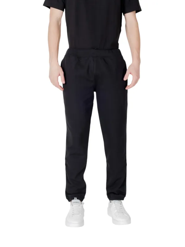 Schwarzes Sportoutfit mit elastischem Bund