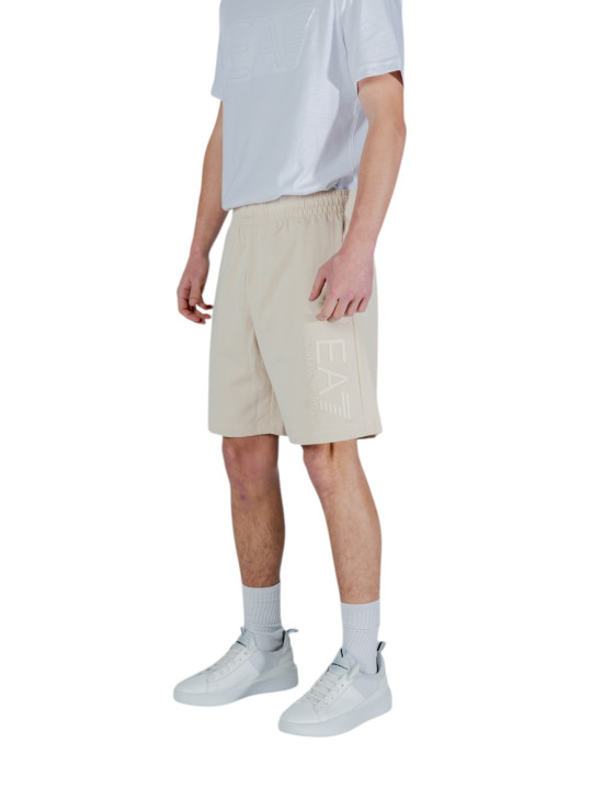 Beige Ea7 Shorts Studioaufnahme Mann