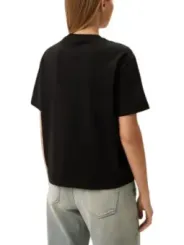 Schwarzes T-Shirt mit Kurve hinten