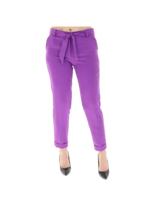 Violette Hosen mit Bügelfalte und Umschlag