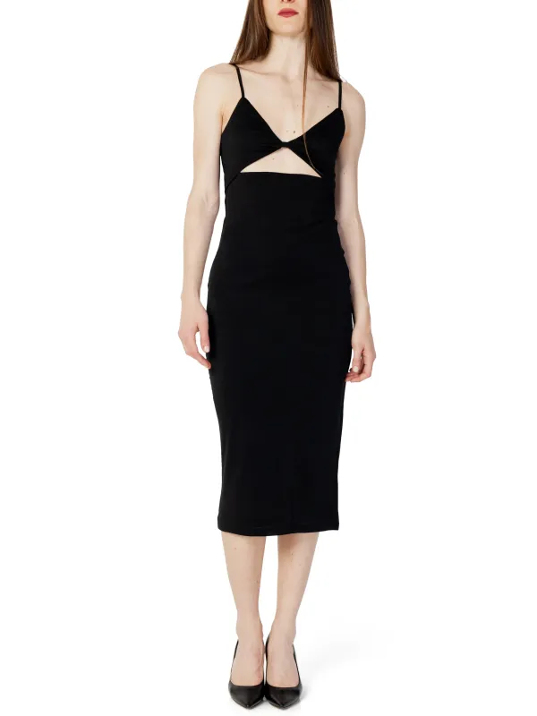 Schwarzes, ärmelloses Cocktailkleid mit Schlitz