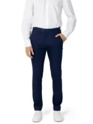 Navy Chino-Hosen mit Sneakers