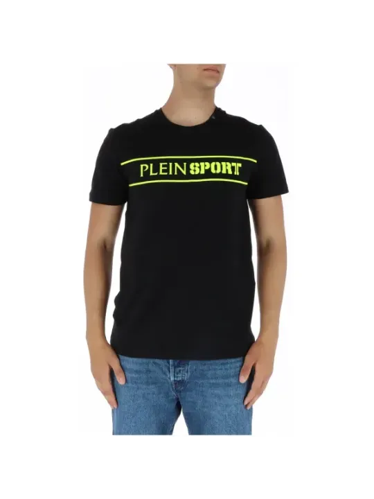 Mann trägt Plein Sport T-Shirt