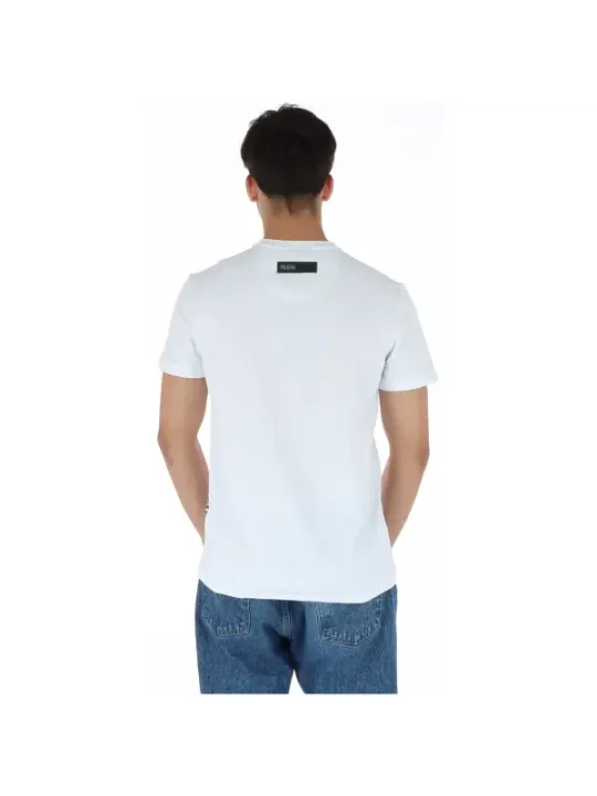 Mann trägt Plein Sport T-Shirt