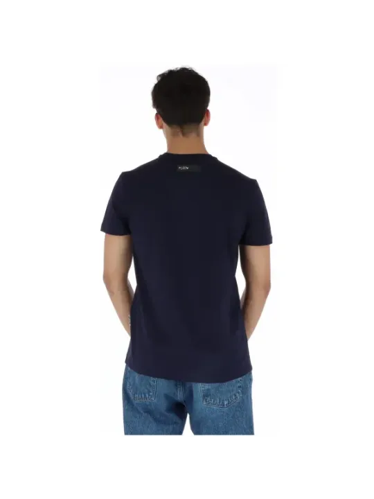 Mann trägt Plein Sport T-Shirt