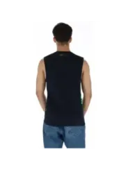 Mann trägt schwarzes Plein Sport Tanktop