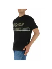 Mann trägt Plein Sport T-Shirt