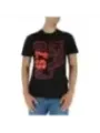 Schwarzes T-Shirt mit rotem Design