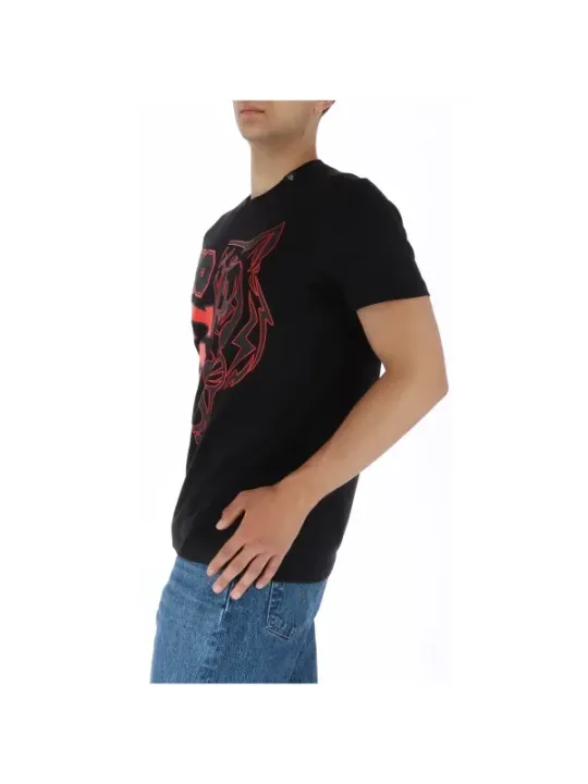 Schwarzes T-Shirt mit rotem Aufdruck