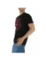 Schwarzes T-Shirt mit rotem Aufdruck