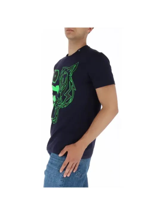 Mann trägt Plein Sport T-Shirt