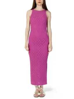 Rosa Strickkleid mit Rautenmuster