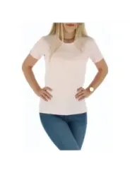 Pink Guess T-Shirt Modell trägt