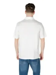 Weißes Polohemd mit Knopfleiste