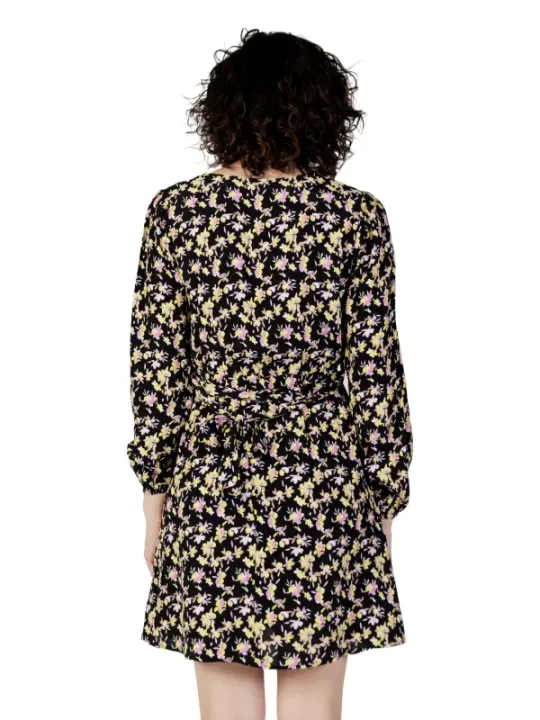 Blumiges, schwarzes Jacqueline De Yong Kleid