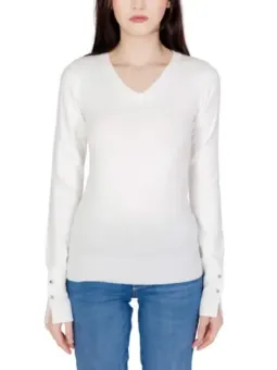 Weiße V-Ausschnitt Pullover mit Jeans