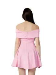 Pinkes Cocktailkleid mit Rüschen detail