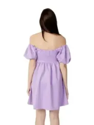 Lavendelfarbenes Kleid mit Puffärmeln